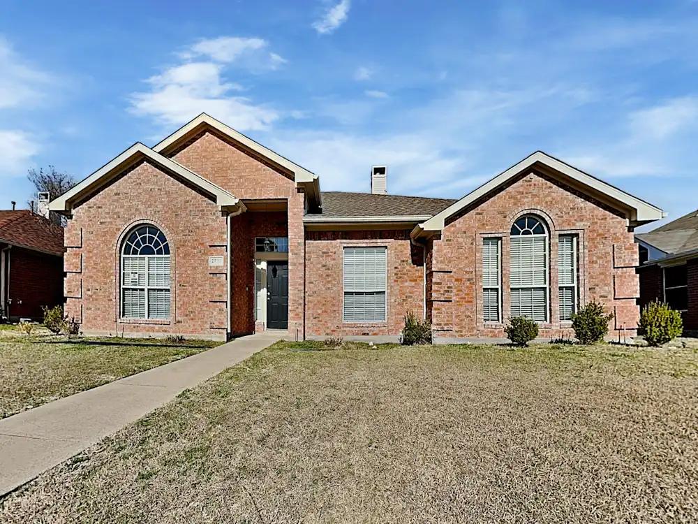 Dallas, Apartments/Houses, USD 1050/month,  3 BR,  0 Sq. Meter,  Beautiful & Neat Environment Of 3 Bed 2 Bath 2,027 Sqft