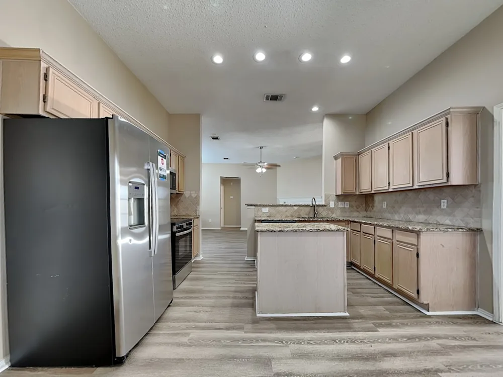 Dallas, Apartments/Houses, USD 1050/month,  3 BR,  0 Sq. Meter,  Beautiful & Neat Environment Of 3 Bed 2 Bath 2,027 Sqft