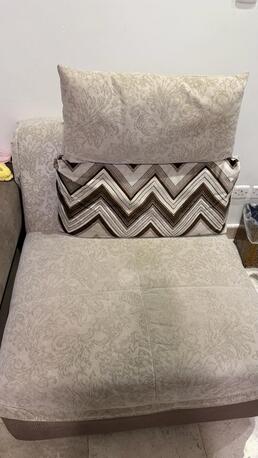 Jeddah, Furniture, SAR 500,  Comfortable And Stylish Sofa Set For Sale, Perfect For A Living Room Or Family Room.