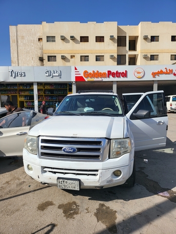 Riyadh, Vehicles, Cars & Trucks , SAR 30000,  Ford Expedition,  2011,  Automatic,  315000 KM,   , 315000km, White Colour