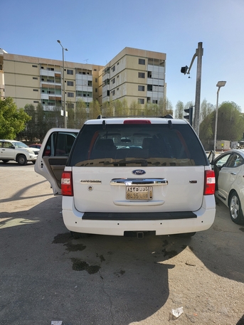 Riyadh, Vehicles, Cars & Trucks , SAR 30000,  Ford Expedition,  2011,  Automatic,  315000 KM,   , 315000km, White Colour