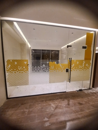 Jeddah, Construction, تركيب زجاج رملي (ساند بلاست) وتصاميم زجاج في 