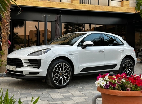 Riyadh, Vehicles, Cars & Trucks , SAR 155,  Porsche Macan,  2021,  Automatic,  180000 KM,