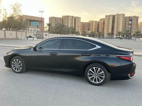 Al Olaya, Vehicles, Cars & Trucks , SAR 169000,  Lexus ES 250,  2024,  Automatic,  13200 KM,  Lexus | Excellent Condition | Low Mileage | Under Warranty