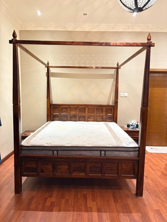 Manama, Household, Bedroom Set For Sale King Size Bed With Mattress And 2 Almirahs