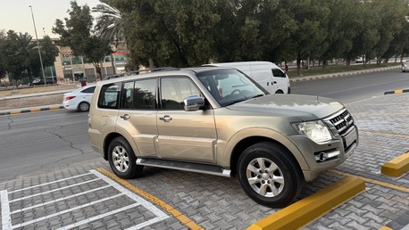 Al Malaz, Vehicles, Cars & Trucks , SAR 49500,  Mitsubishi Pajero,  2016,  1500000 KM,  Pajero Low Mailage