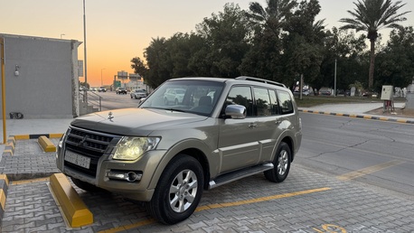 Al Malaz, Vehicles, Cars & Trucks , SAR 49500,  Mitsubishi Pajero,  2016,  1500000 KM,  Pajero Low Mailage