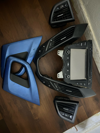 Riyadh, Auto Parts, SAR 1500,  Hyundai Veloster Turbo 2016 Screen And Decors