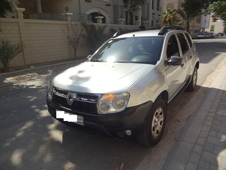 Zinj, Vehicles, Cars & Trucks , BHD 1600,  Renault Duster,  2015,  Automatic,  188000 KM,   LOW BUDGET SUV URGENT FOR SALE
