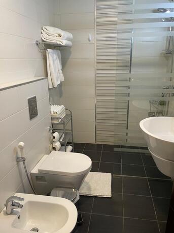 Amman, Apartments/Houses, JOD 30000/year,  Furnished,  3 BR,  220 Sq. Meter,  Stunning Ground Floor Apartment For Rent In Jabal Amman