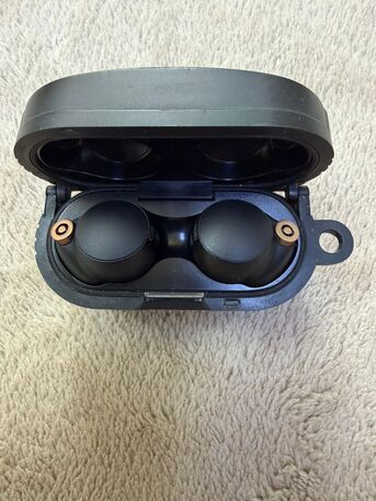 Riyadh, Mobile Phones, SAR 300,  Sony WF-1000XM4 Earbuds In Good Condition With Cover