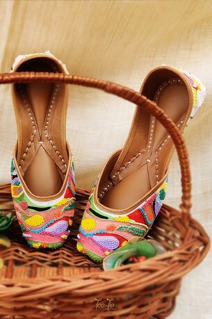 Noida, Clothing & Accessories, INR 2000,  Holi Footwear For Women In Lucknow Latest Ethnic Jutti Online