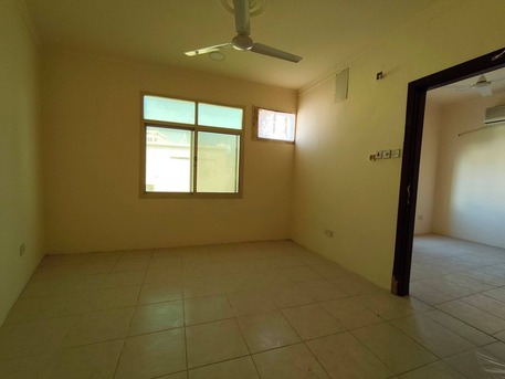 Manama, Apartments/Houses, BHD 170/month,  2 BR,  Manama:- Behind AMH Hospital.2Bhk Flat On Rent With Acs.Bd 170/- Without EWA.