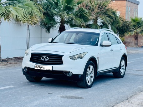 Manama, Vehicles, Cars & Trucks , BHD 1,  Infiniti FX,  2012,  319000 KM,  Sunroof - Full Option -V6