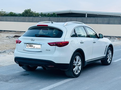 Manama, Vehicles, Cars & Trucks , BHD 1,  Infiniti FX,  2012,  319000 KM,  Sunroof - Full Option -V6