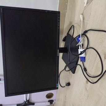 Al Rawdah, Electronics, SAR 75,  Samsung 22 Inch Computer Monitor With VGA Cable And HDMI Converter
