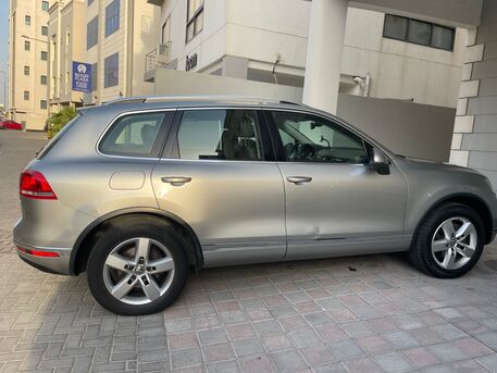 Juffair, Vehicles, Cars & Trucks , BHD 4200,  Volkswagen Touareg,  2015,  Automatic,  200000 KM,    V6 Full Option