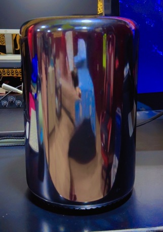 Saar, Tablet Computers, BHD 550,  Professional Apple Production System &ndash; Studio Display & Mac Pro (Xeon 6-Core)