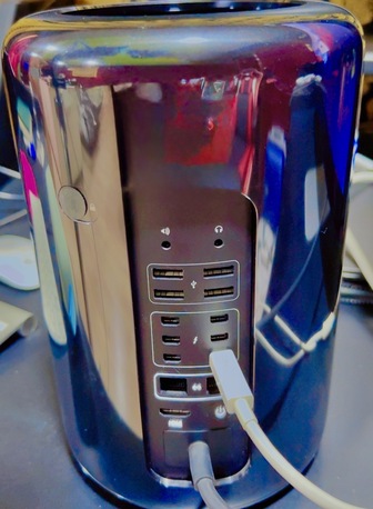 Saar, Tablet Computers, BHD 550,  Professional Apple Production System &ndash; Studio Display & Mac Pro (Xeon 6-Core)