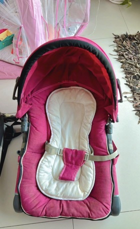 Manama, Baby & Kid Stuff, BHD 20,  Graco ( American Brand) Baby Car Seat And Baby Rocker (Juniors)