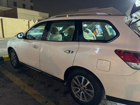 Riyadh, Vehicles, Cars & Trucks , SAR 26000,  Nissan Pathfinder,  2013,  Automatic,  236000 KM,  Model Year  - Registered 2014