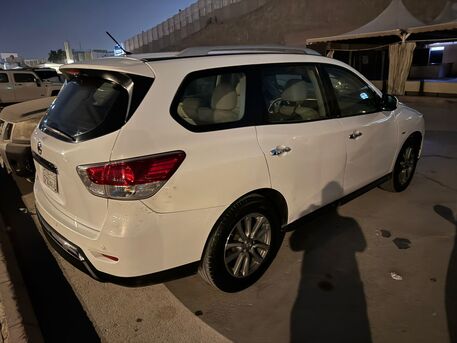 Riyadh, Vehicles, Cars & Trucks , SAR 26000,  Nissan Pathfinder,  2013,  Automatic,  236000 KM,  Model Year  - Registered 2014