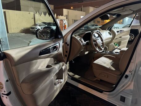 Riyadh, Vehicles, Cars & Trucks , SAR 26000,  Nissan Pathfinder,  2013,  Automatic,  236000 KM,  Model Year  - Registered 2014