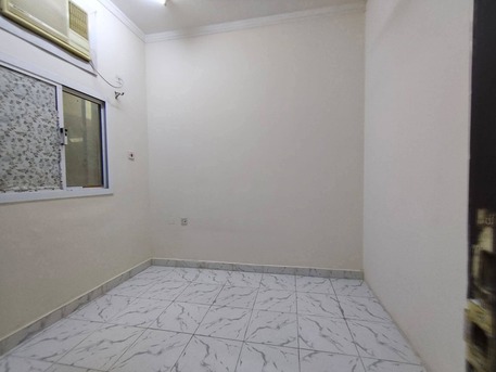 Gudaibiya, Apartments/Houses, BHD 210/month,  2 BR,  Gudaibiya:- Close To Supreme Broast. 2Bhk Unfurnished Flat On Rent With Acs.