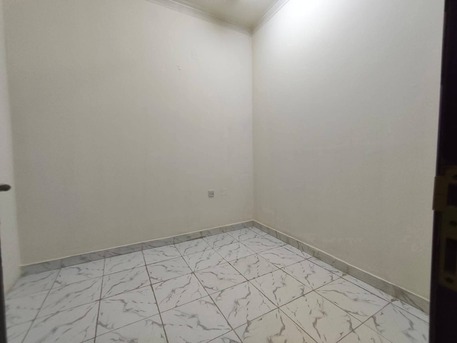 Gudaibiya, Apartments/Houses, BHD 210/month,  2 BR,  Gudaibiya:- Close To Supreme Broast. 2Bhk Unfurnished Flat On Rent With Acs.