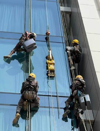 Abu Dhabi, Cleaning, Rope Access Cleaning Abu Dhabi | High-Rise Experts | +971 56 695 2225