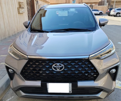 Jubail, Vehicles, Cars & Trucks , SAR 68000,  Toyota Veloz,  2024,  Automatic,  30477 KM,  Selling  - &ndash; ( Only),  Transmission, 7 SEATER - SMART ENT