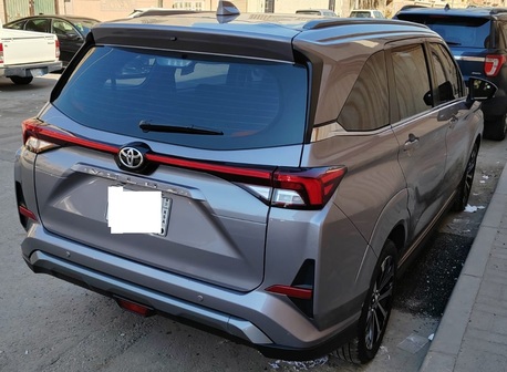 Jubail, Vehicles, Cars & Trucks , SAR 68000,  Toyota Veloz,  2024,  Automatic,  30477 KM,  Selling  - &ndash; ( Only),  Transmission, 7 SEATER - SMART ENT