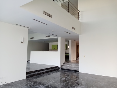 Amwaj Islands, Villas, BHD 1700,  LUXURIOUS BEACHFRONT 4 BR Semi Furnished Villa For Rent