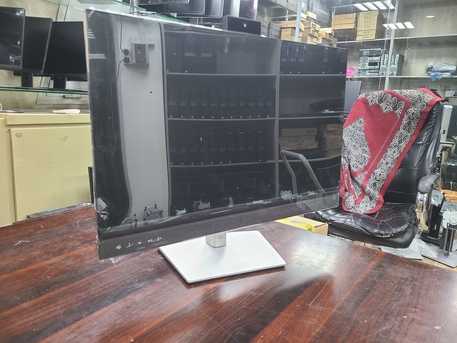 Al Olaya, Items Wanted, Built-in Webcam & Speaker