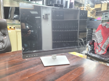 Al Olaya, Items Wanted, Built-in Webcam & Speaker