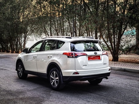 Manama, Vehicles, Cars & Trucks , BHD 7000,  Toyota RAV4,  2018,  Automatic,  127000 KM,  1