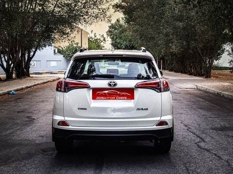 Manama, Vehicles, Cars & Trucks , BHD 7000,  Toyota RAV4,  2018,  Automatic,  127000 KM,  1