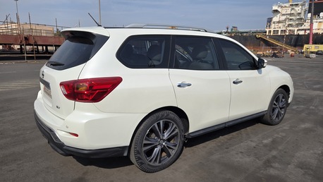 Manama, Vehicles, Cars & Trucks , BHD 5000,  Nissan Pathfinder,  2018,  Automatic,  103000 KM,   SV