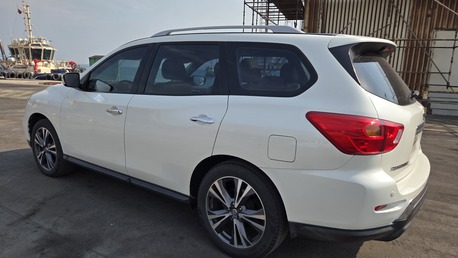 Manama, Vehicles, Cars & Trucks , BHD 5000,  Nissan Pathfinder,  2018,  Automatic,  103000 KM,   SV