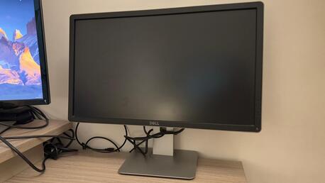 Al Malaz, Free Items, SAR 845,  Dell Flat Monitor 25",Kid BathChair &Swing,3-Door Shoe Rack, Kitchen Table, Couch(Homebox)