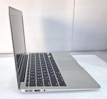 Manama, Computers, BHD 55,  MacBook Air Core I5 11" HD LED Screen 4GB RAM + 128GB SSD Good Working Ready To Use