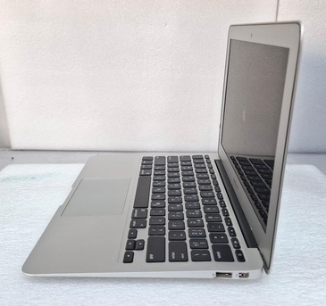 Manama, Computers, BHD 55,  MacBook Air Core I5 11" HD LED Screen 4GB RAM + 128GB SSD Good Working Ready To Use
