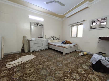 Jidhafs, Apartments/Houses, BHD 120/year,  2 BR,  Jidhafs:- 2Bhk Unfurnished Flat On Rent..