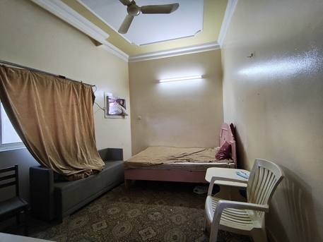 Jidhafs, Apartments/Houses, BHD 120/year,  2 BR,  Jidhafs:- 2Bhk Unfurnished Flat On Rent..