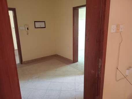 Manama, Offices, BHD 135,  2 Rooms  Commercial Flat With Lift