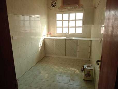 Manama, Offices, BHD 135,  2 Rooms  Commercial Flat With Lift