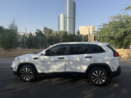 Al Baghdadyiah Al Sharqyia, Vehicles, Cars & Trucks , SAR 39000,  Jeep Cherokee,  2016,  Automatic,  105000 KM,