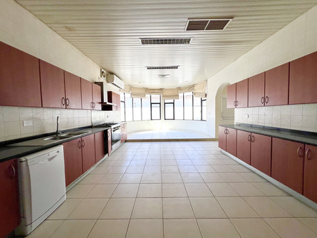 Saar, Villas, BHD 850,  Furnished,  420 Sq. Meter,  Renovated 4BR Villa With Garden In Saar Compound