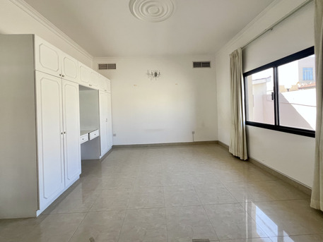 Saar, Villas, BHD 850,  Furnished,  420 Sq. Meter,  Renovated 4BR Villa With Garden In Saar Compound