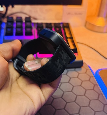 Manama, Electronics, BHD 30,  Garmin Bounce Black Camo Smartwatch  Durable And Suitable For Swimming, Keep Track Of Spor